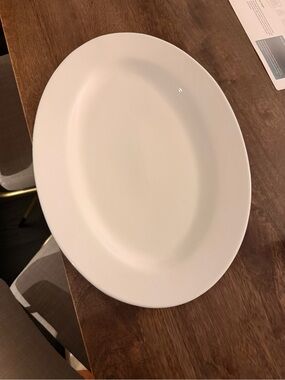 Wilmax England Porcelin Oval Professional Rolled Rim White Round Platter 17 inch